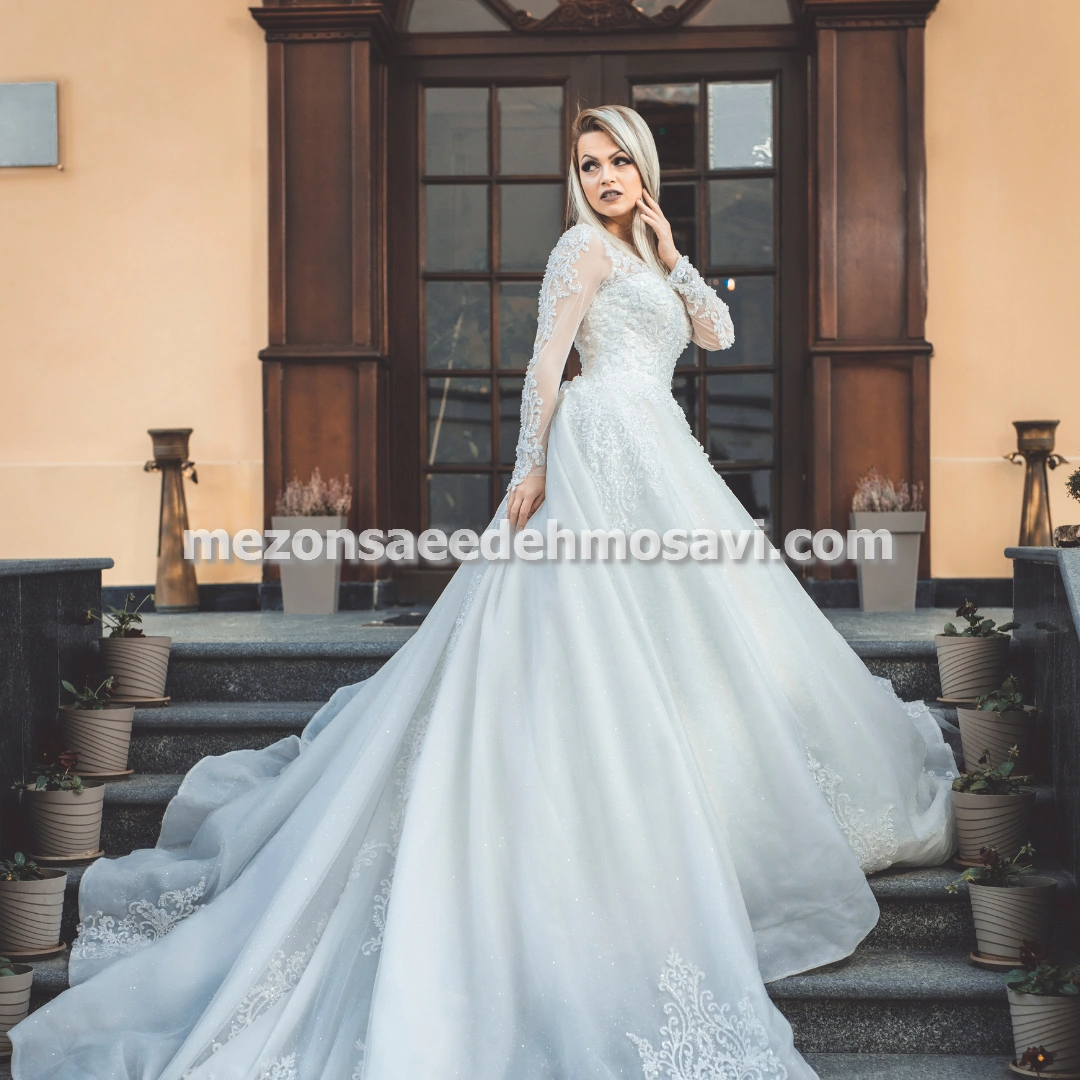 مزون تخصصی عروس با لباس های پرنسسی شیک در مشهد